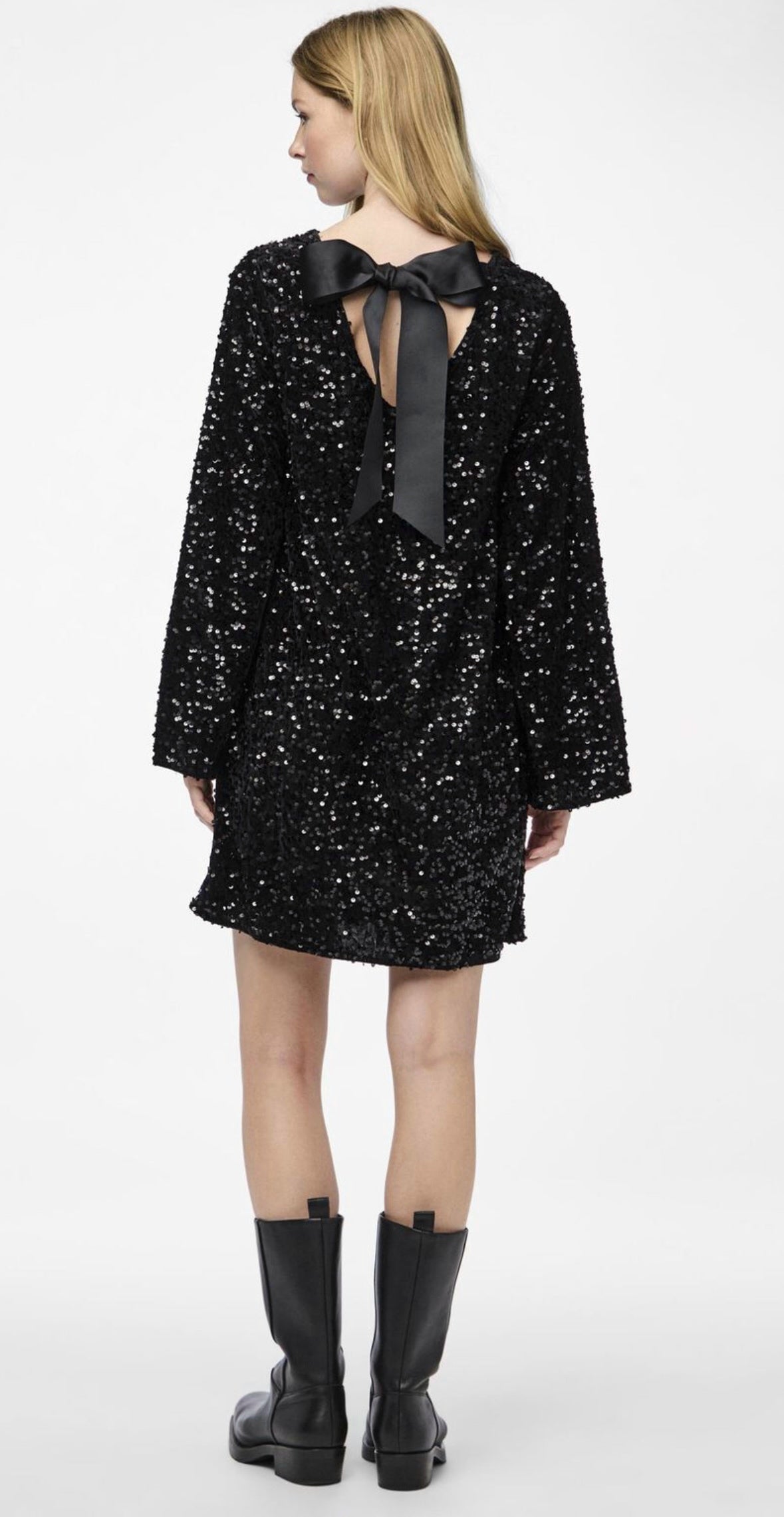 Luksuriøs Aftenlook | Glitterkjole med Elegant Twist