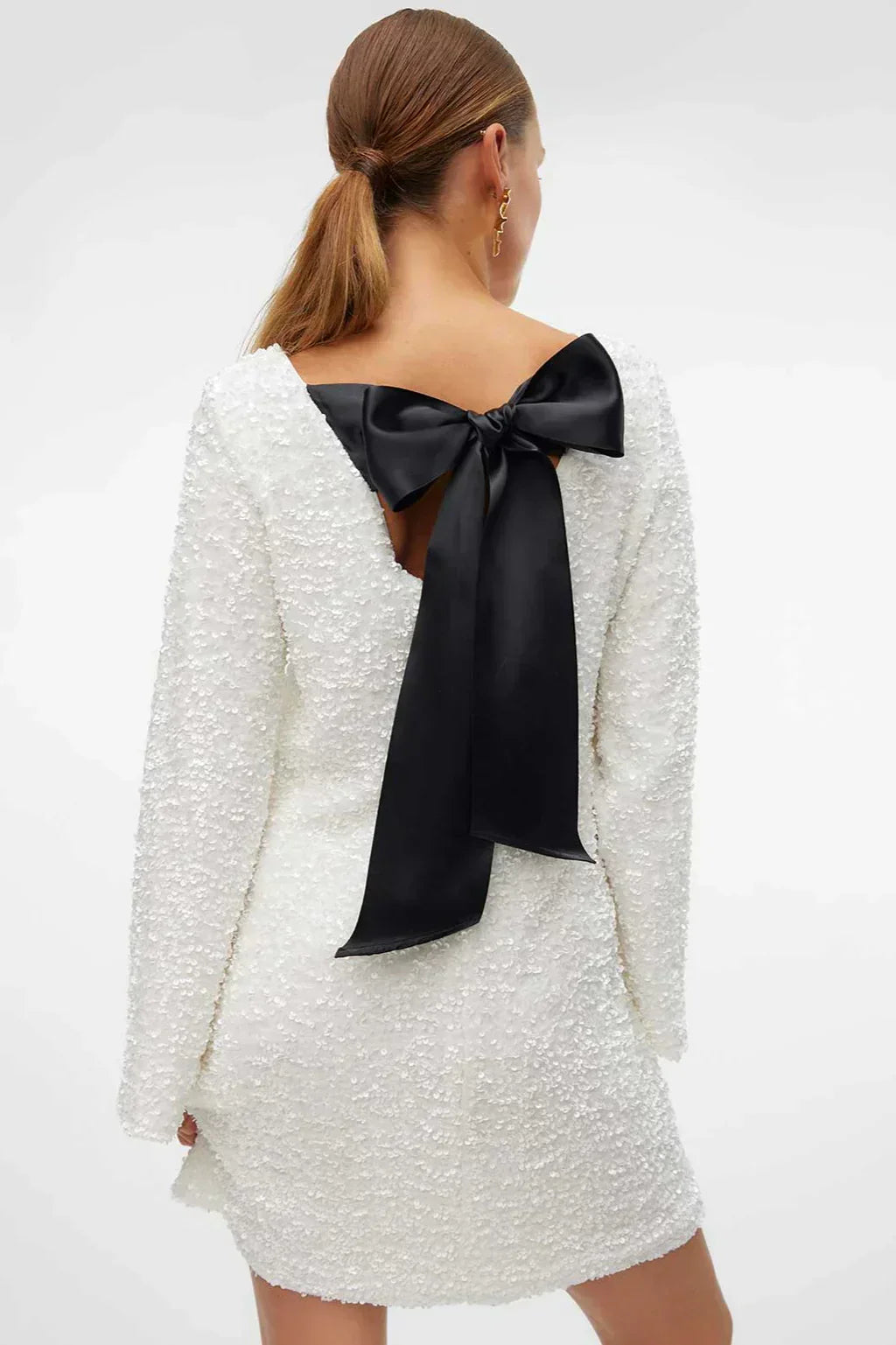 Luksuriøs Aftenlook | Glitterkjole med Elegant Twist