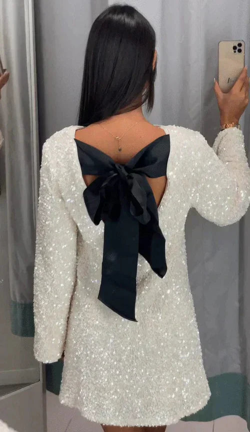 Luksuriøs Aftenlook | Glitterkjole med Elegant Twist